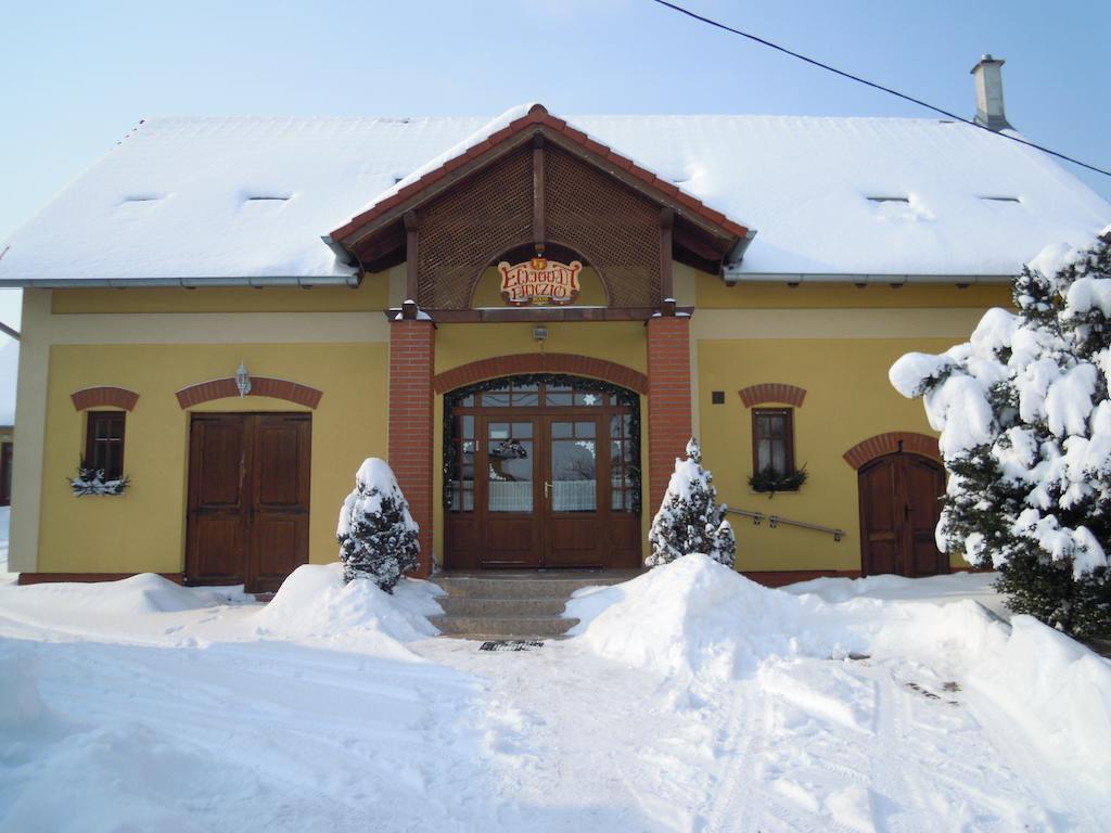 Eckhardt Vendégház Villány Exterior foto
